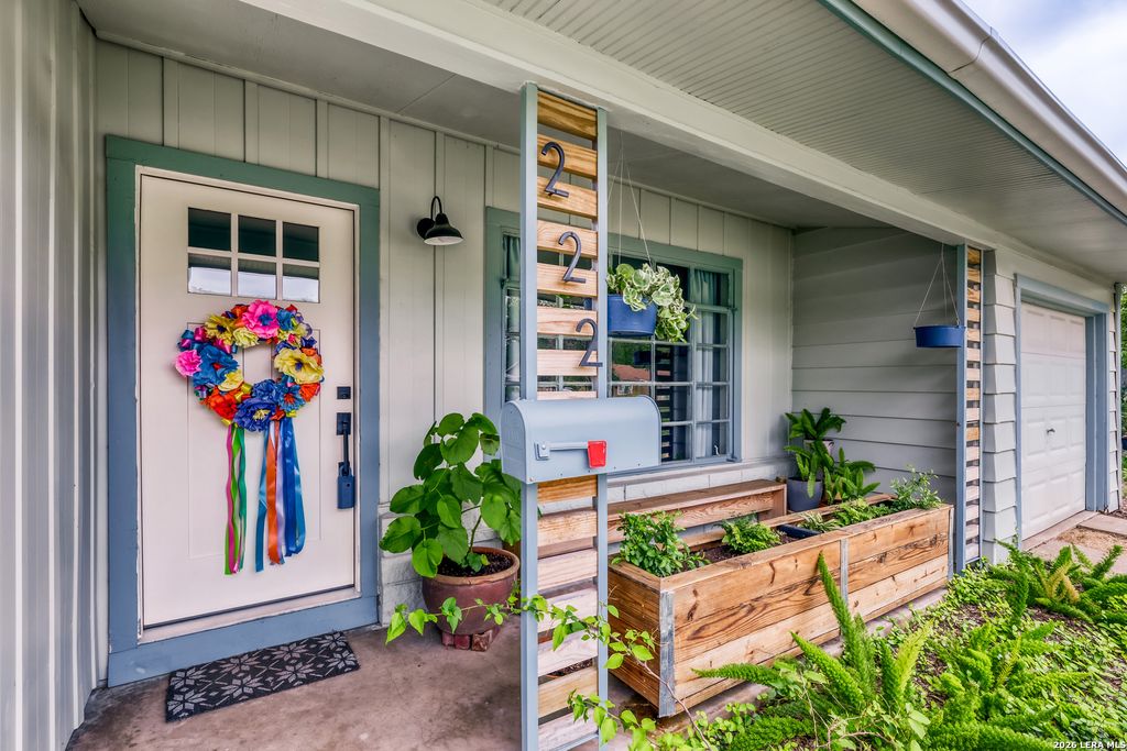 Photo of 222 DAWNVIEW LN, San Antonio, TX 78213 (MLS # 1958732)