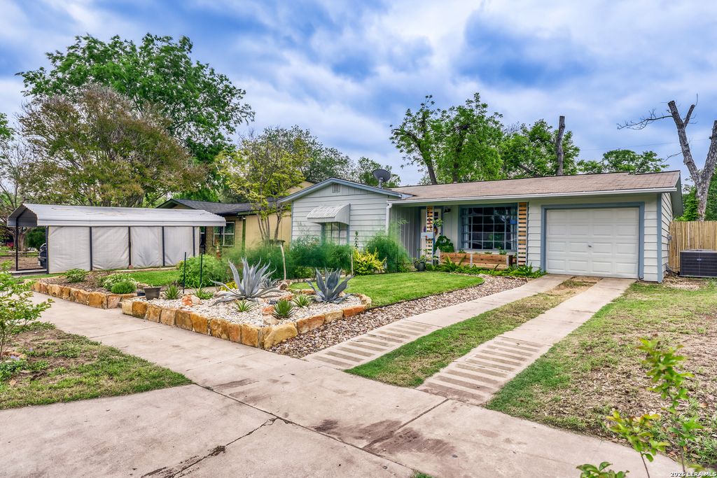 Photo of 222 DAWNVIEW LN, San Antonio, TX 78213 (MLS # 1958732)