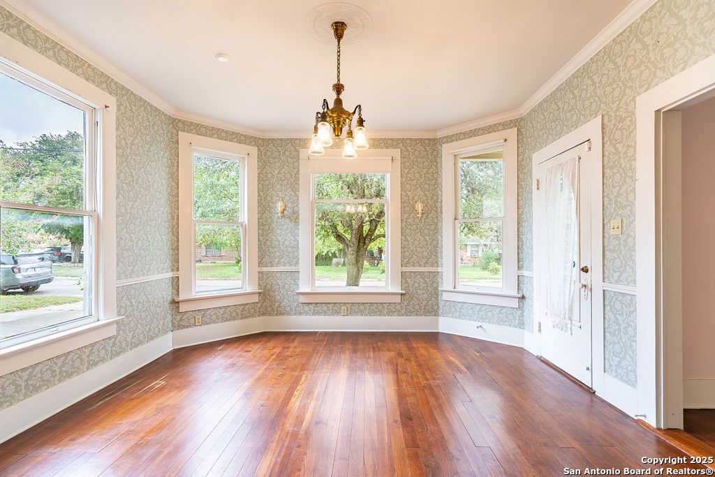 Photo of 711 E Lott, Beeville, TX 78102 (MLS # 1913185)