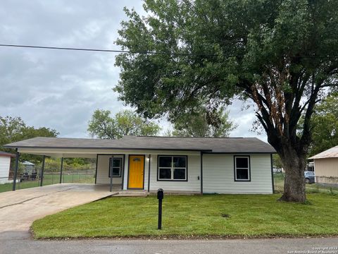 A home in Floresville