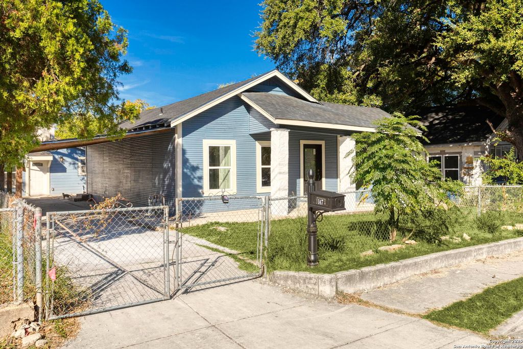 Photo of 147 E Baylor, San Antonio, TX 78204 (MLS # 1922531)