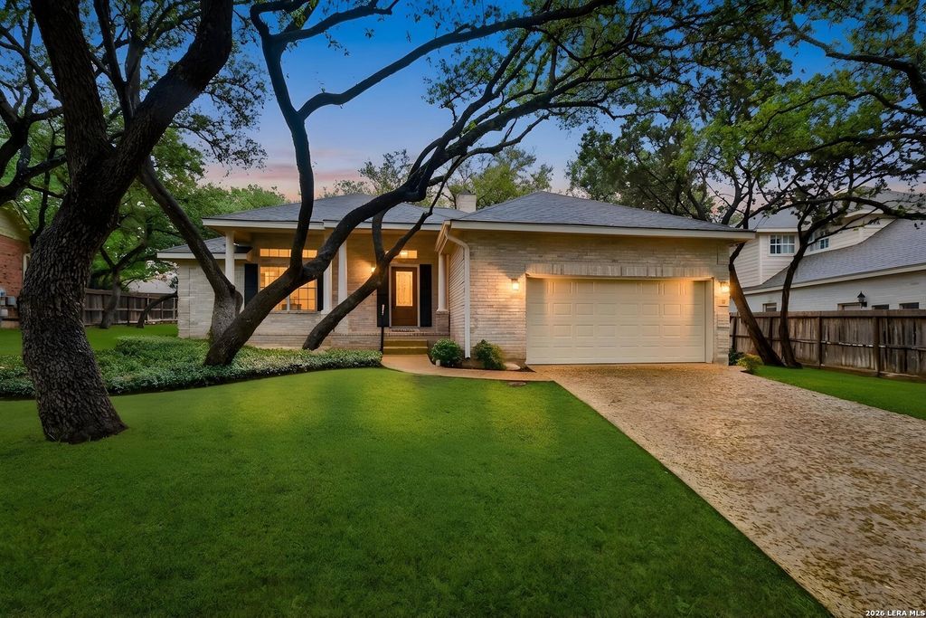 Photo of 6 Ancient Bend, San Antonio, TX 78248 (MLS # 1955823)