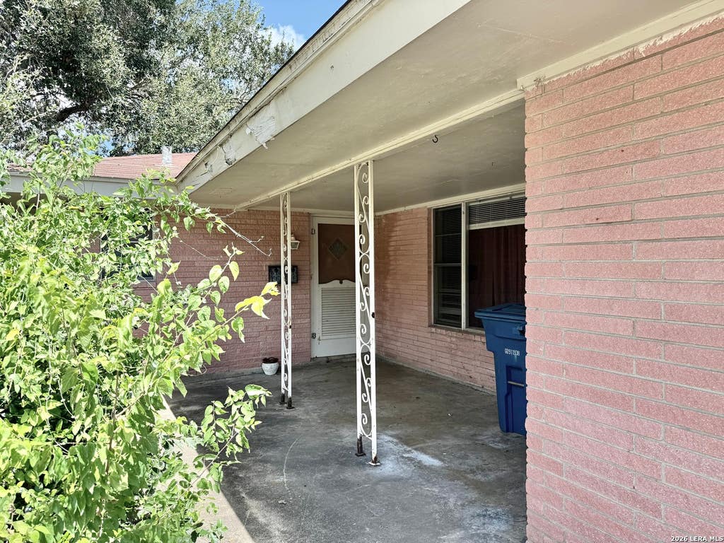 Photo of 900 E Huntington, Beeville, TX 78102 (MLS # 2008822)