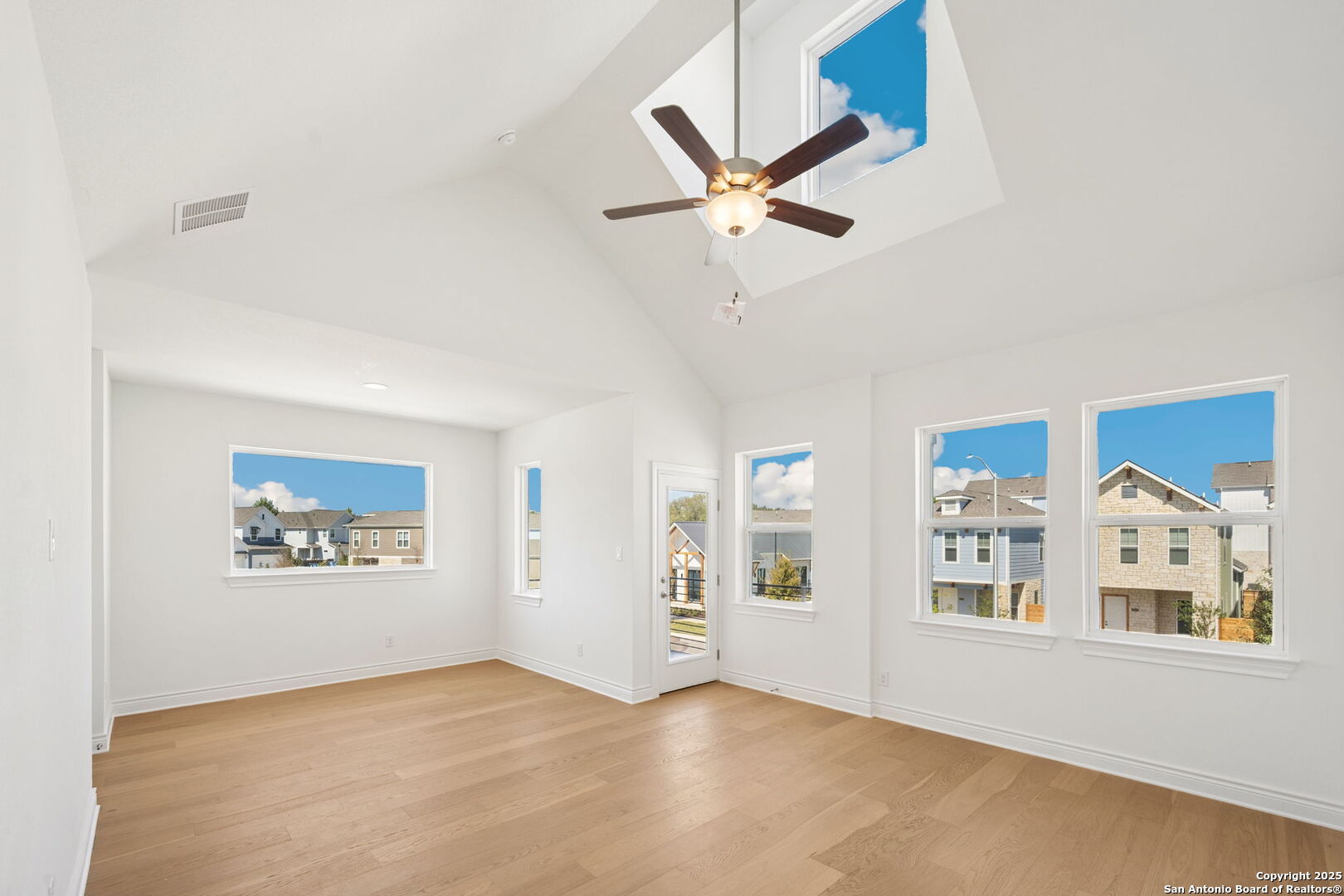 895 N Academy