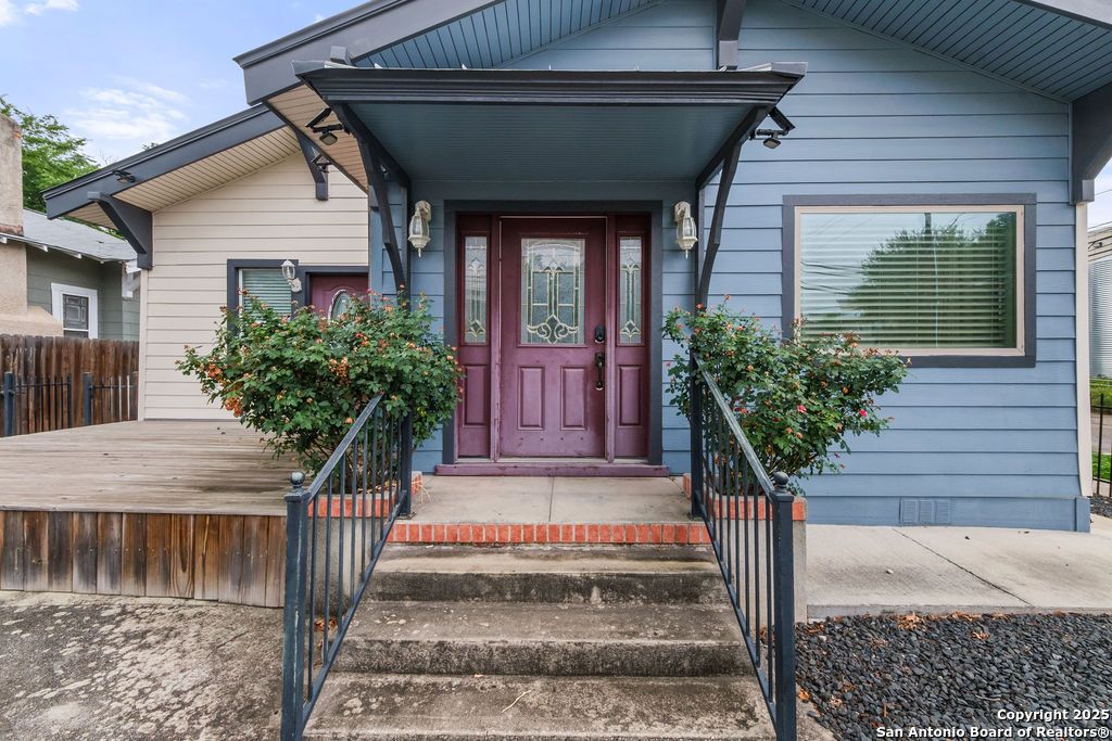 Photo of 702 E Euclid Ave, San Antonio, TX 78212 (MLS # 1935738)