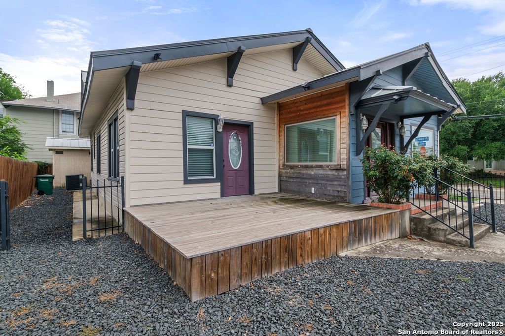 Photo of 702 E Euclid Ave, San Antonio, TX 78212 (MLS # 1935738)