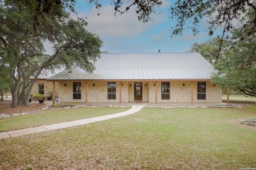 Photo of 309 LOST OAKS DR, Boerne, TX 78006 (MLS # 1959805)