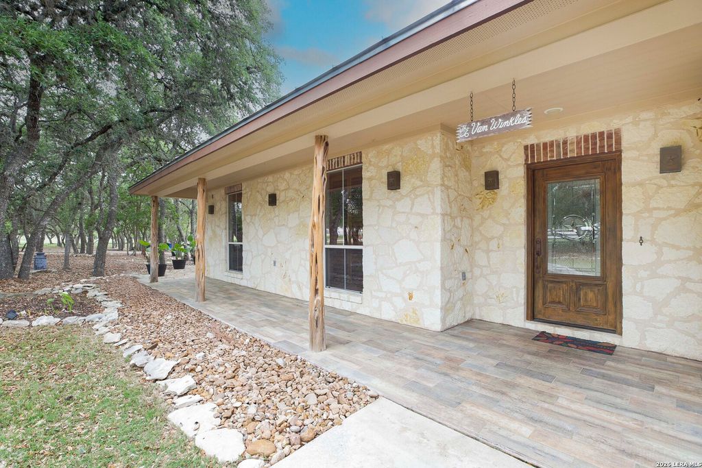 Photo of 309 LOST OAKS DR, Boerne, TX 78006 (MLS # 1959805)