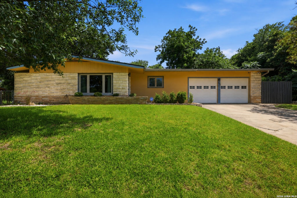 Photo of 246 W GLENVIEW DR, San Antonio, TX 78228 (MLS # 1993592)