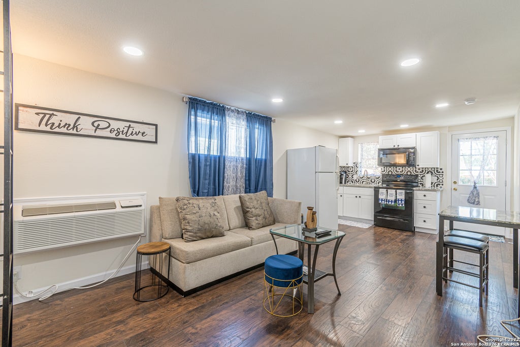 Photo of 207 Hermine Blvd 1 #1, San Antonio, TX 78212 (MLS # 1992454)