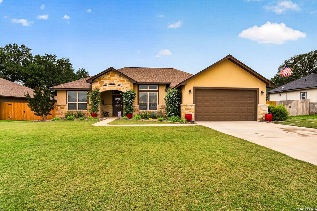 Photo of 1705 CROOKED CREEK DR, Pleasanton, TX 78064 (MLS # 1962847)