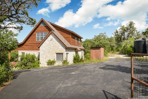 Single Family Residence in Helotes TX 19819 Chimney Creek Rd.jpg