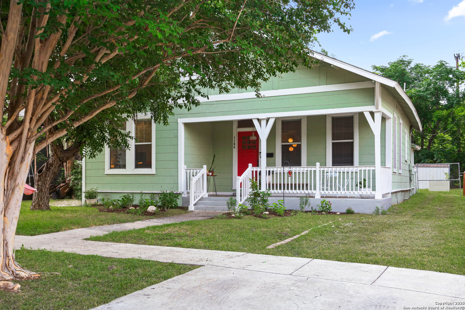 1106 W Summit Ave