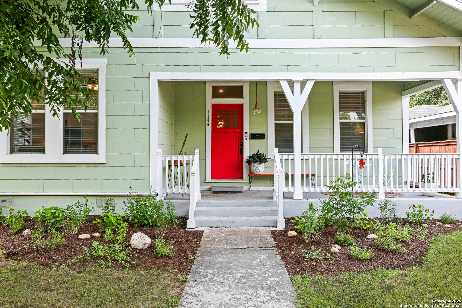 1106 W Summit Ave
