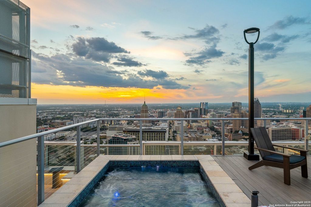 Photo of 610 E Market UNIT 2715, San Antonio, TX 78205 (MLS # 1909829)