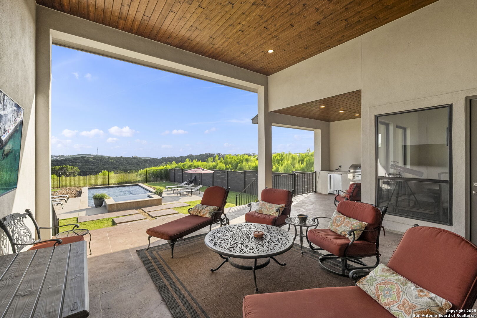 75 E Mariposa Parkway