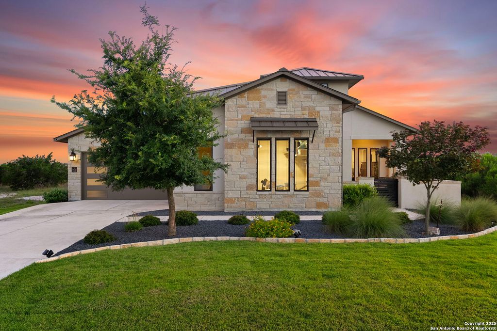 Photo of 75 E Mariposa Parkway, Boerne, TX 78006 (MLS # 1942843)