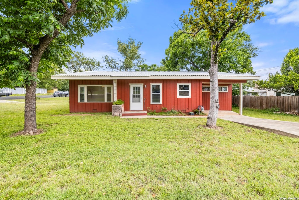 Photo of 304 W LIVE OAK ST, Fredericksburg, TX 78624 (MLS # 1969711)
