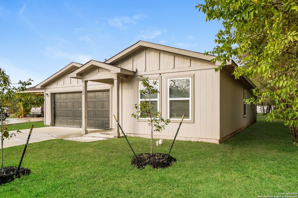 Photo of 728 Newton, Seguin, TX 78155 (MLS # 1925056)