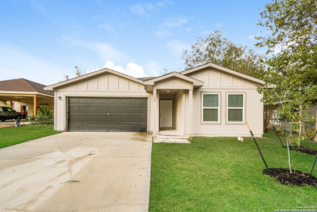 Photo of 728 Newton, Seguin, TX 78155 (MLS # 1925056)