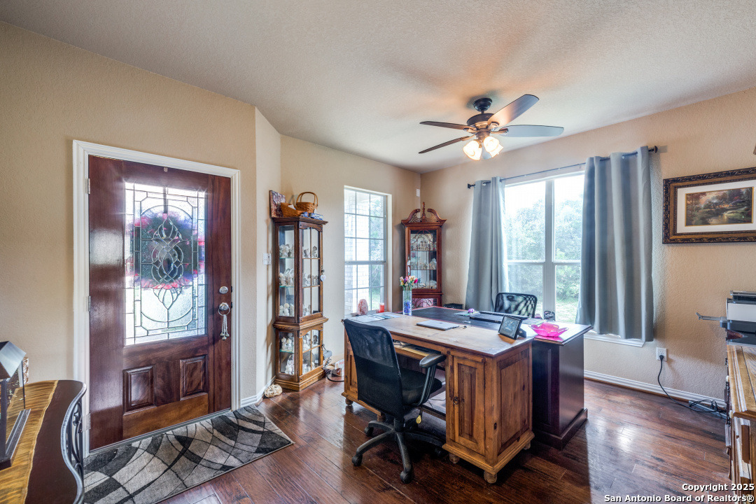 318 Private Road 1712