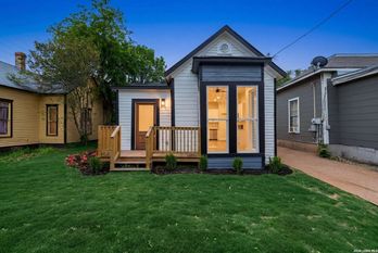 Single Family Residence at 1122 N Pine St