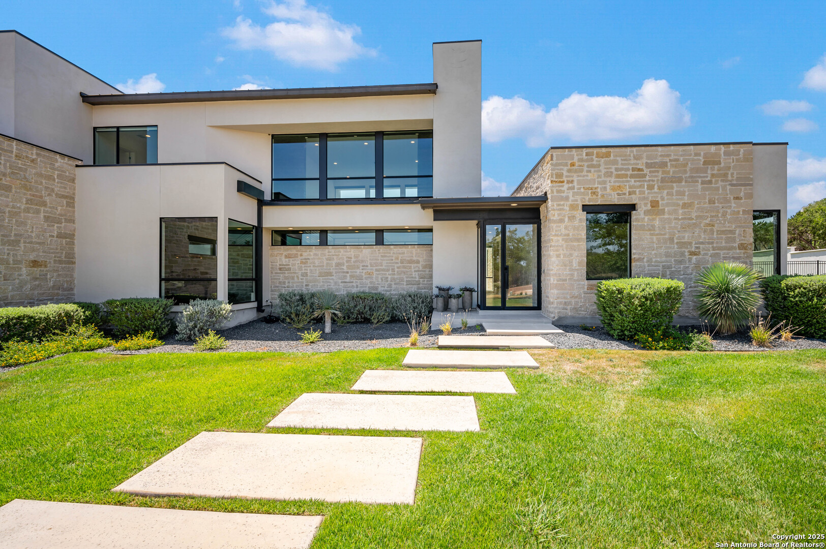 211 Wellesley Hill