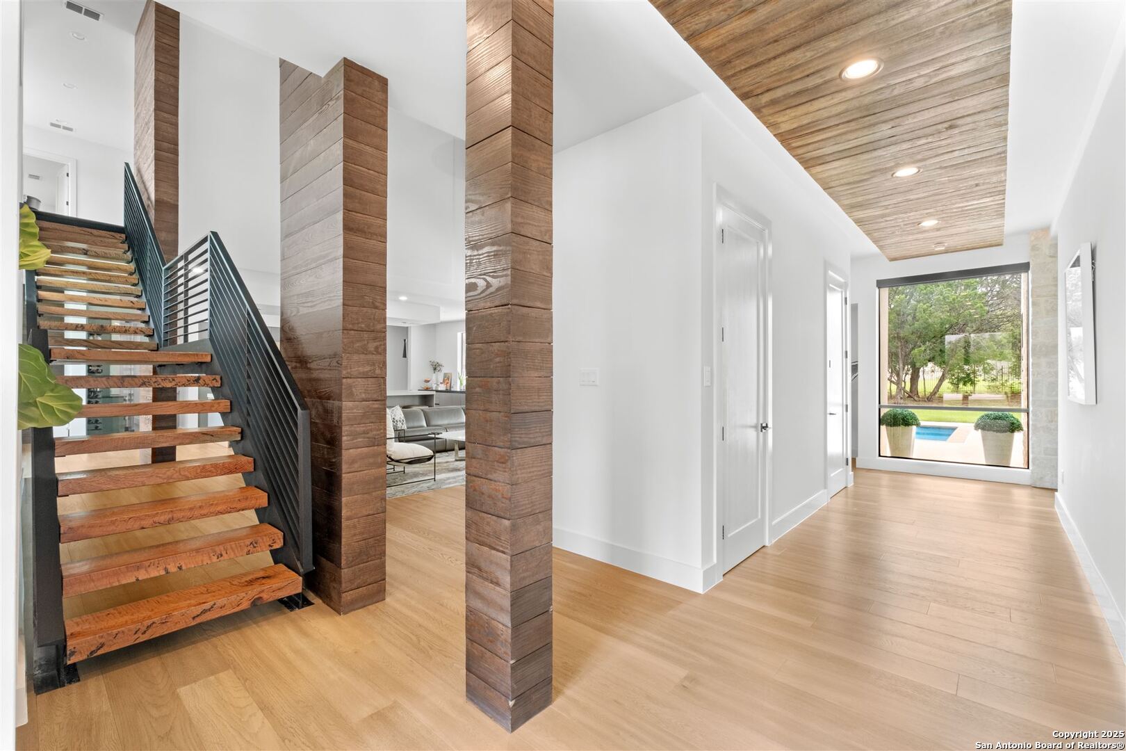 211 Wellesley Hill