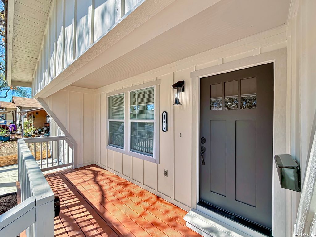 Photo of 1609 Fresno, San Antonio, TX 78201 (MLS # 1956454)