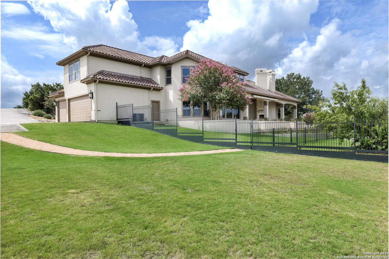 229 Greystone
