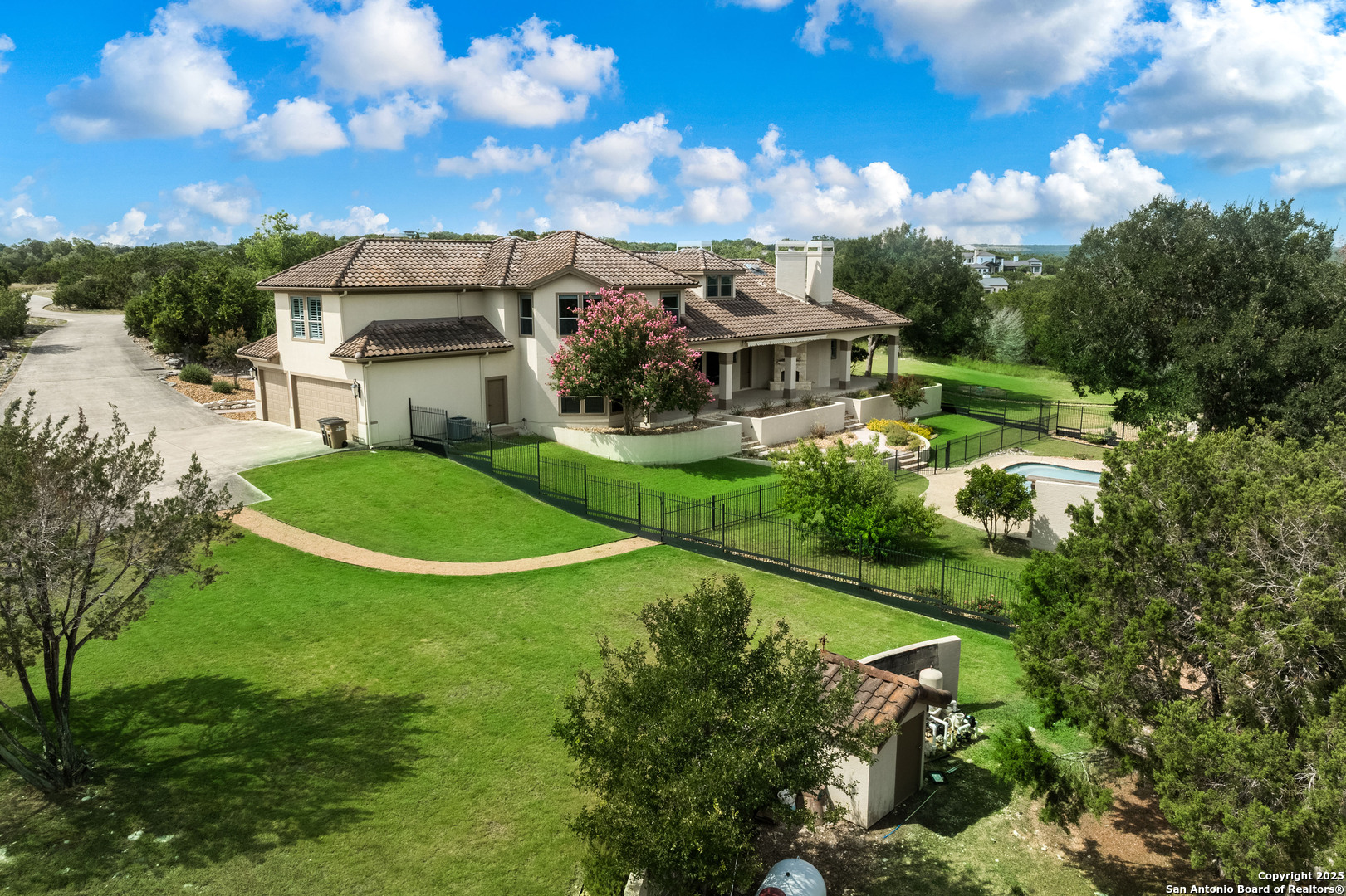 229 Greystone