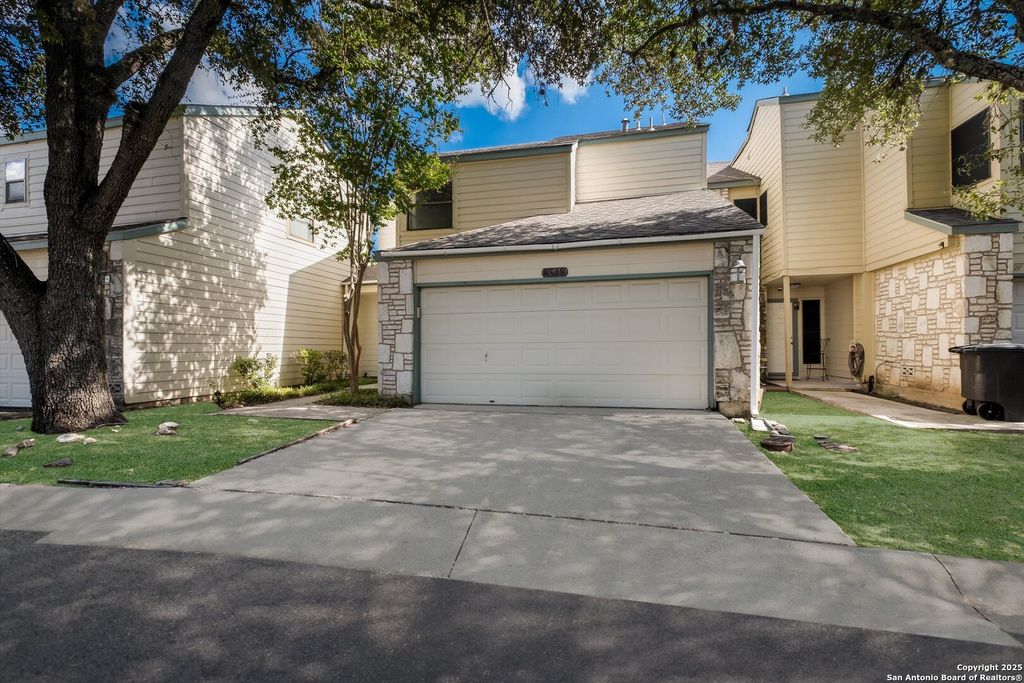 Photo of 8548 Echo Creek Ln, San Antonio, TX 78240 (MLS # 1913671)