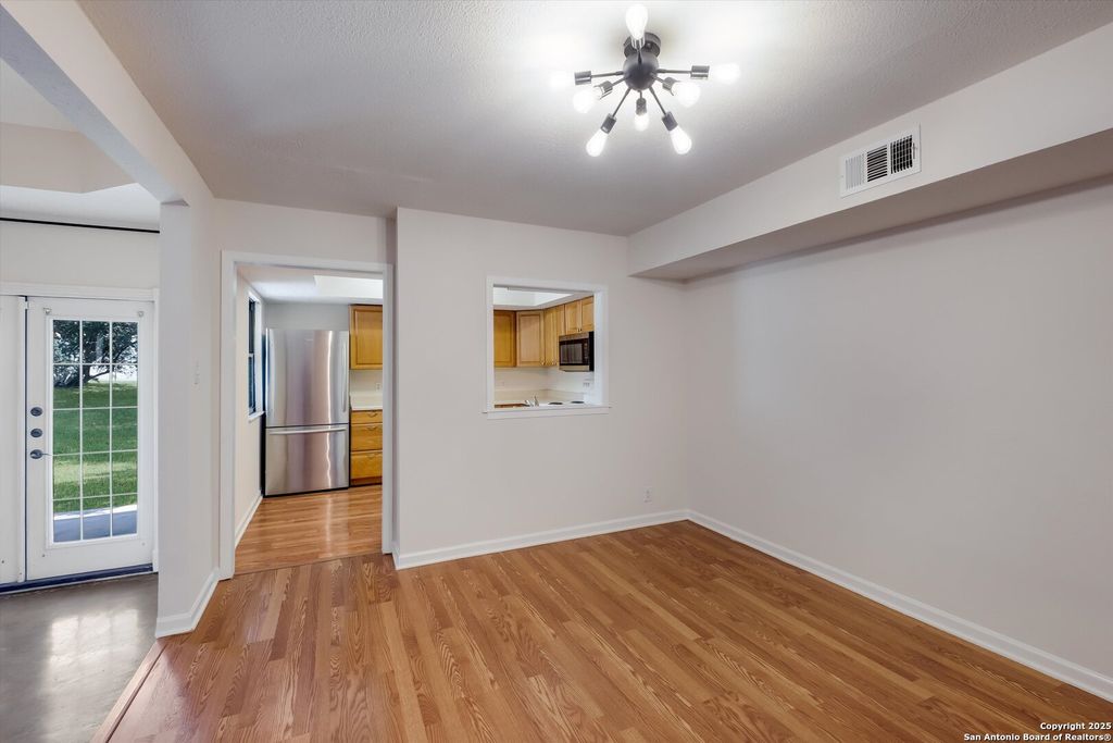Photo of 8548 Echo Creek Ln, San Antonio, TX 78240 (MLS # 1913671)
