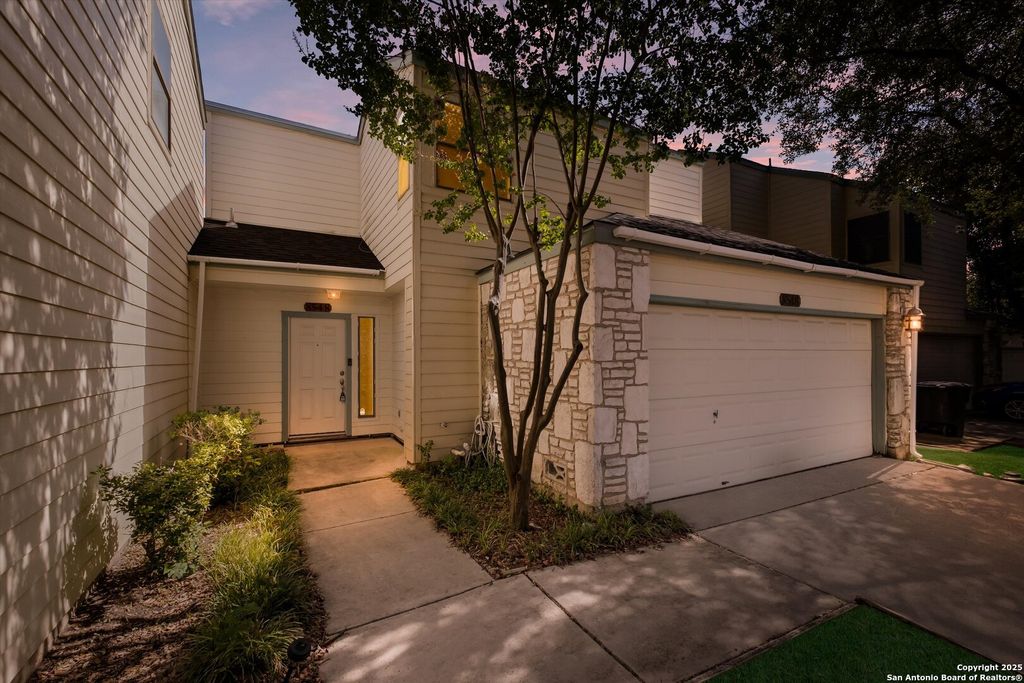 Photo of 8548 Echo Creek Ln, San Antonio, TX 78240 (MLS # 1913671)