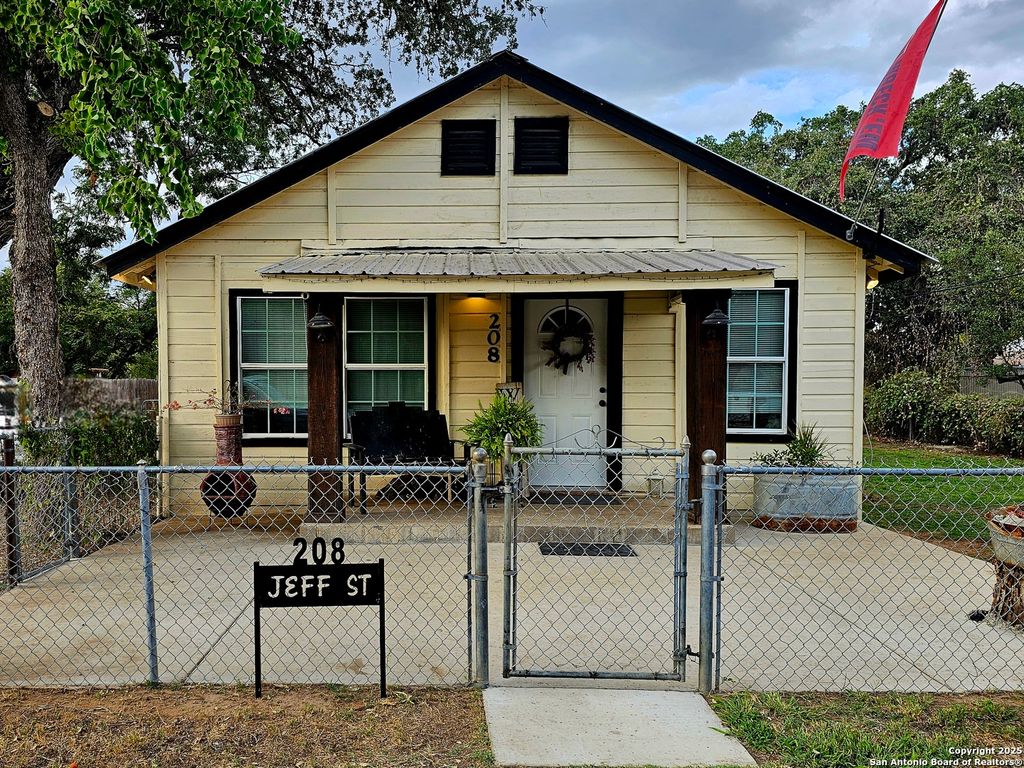 Photo of 208 Jeff, Pleasanton, TX 78064 (MLS # 1913213)