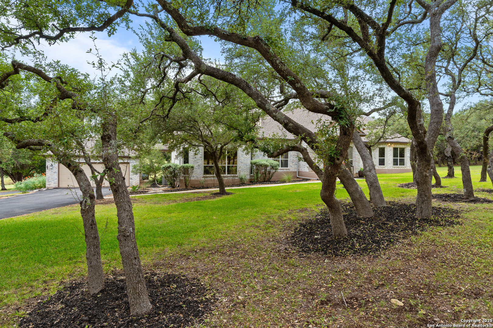 106 Oak Valley Dr