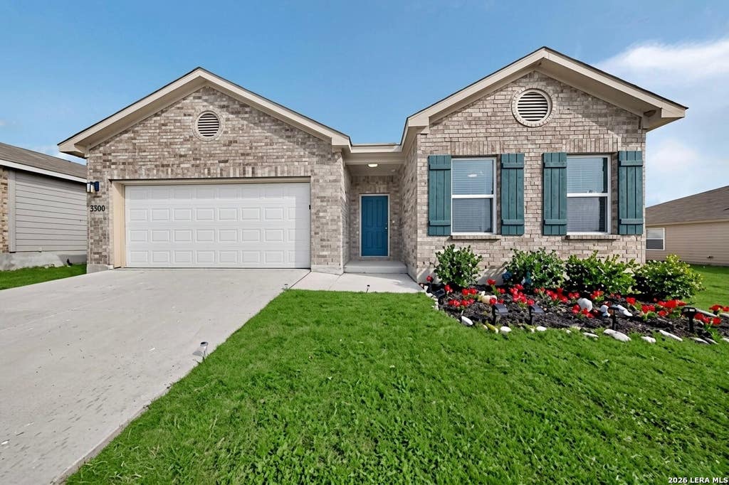 Photo of 3300 Ridge Pl, Seguin, TX 78155 (MLS # 1993510)