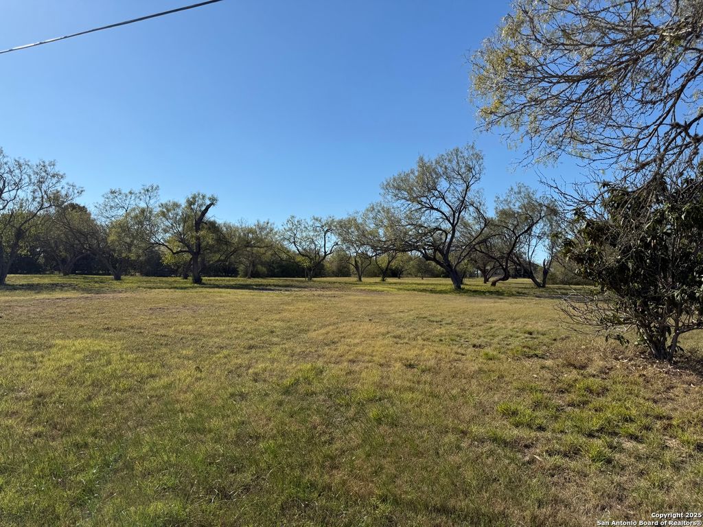 Photo of 150 Tomahawk, Seguin, TX 78155 (MLS # 1920464)