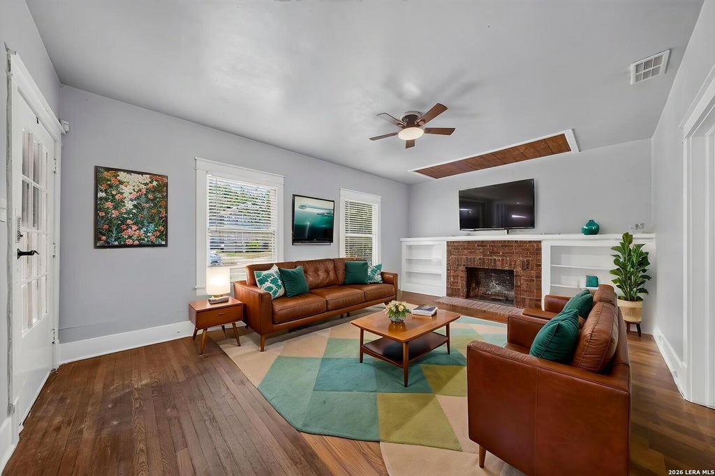 Photo of 1023 W French Pl, San Antonio, TX 78212 (MLS # 2014431)