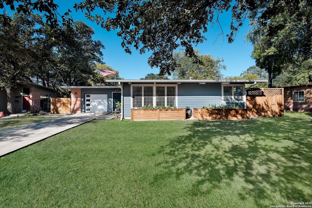 Photo of 611 Brightwood, San Antonio, TX 78209 (MLS # 1922627)