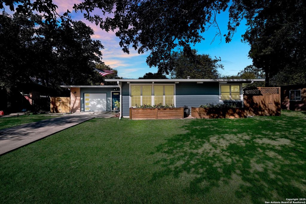 Photo of 611 Brightwood, San Antonio, TX 78209 (MLS # 1922627)