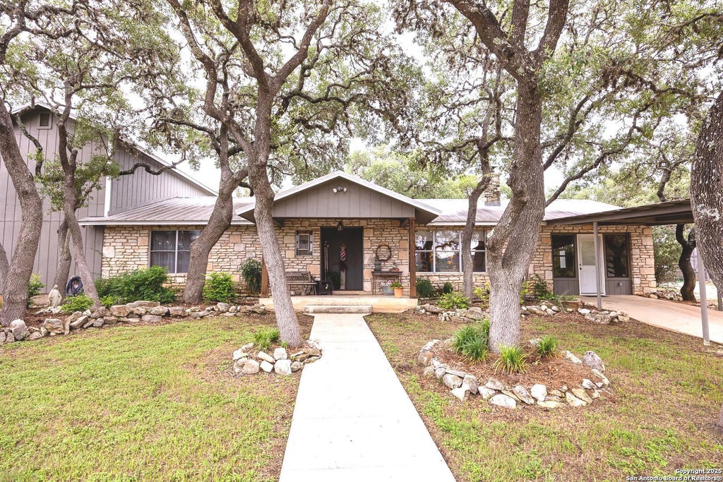 Photo of 475 Stoney Hill, Pipe Creek, TX 78063 (MLS # 1955988)