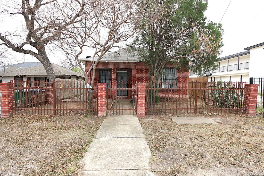 Photo of 910 Culebra, San Antonio, TX 78201 (MLS # 1936427)