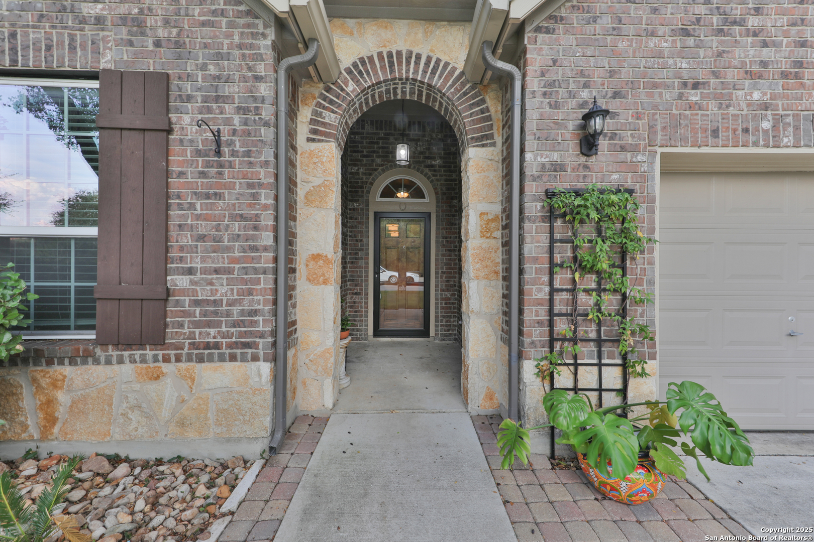 10811 Newcroft