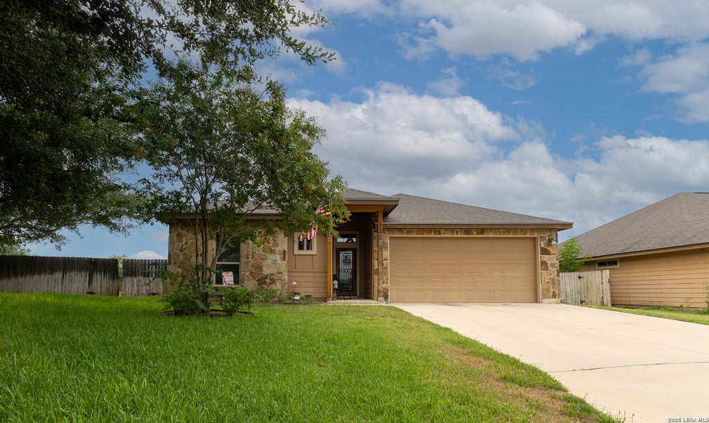 Photo of 1828 Wandering Trail, Pleasanton, TX 78064 (MLS # 2002130)