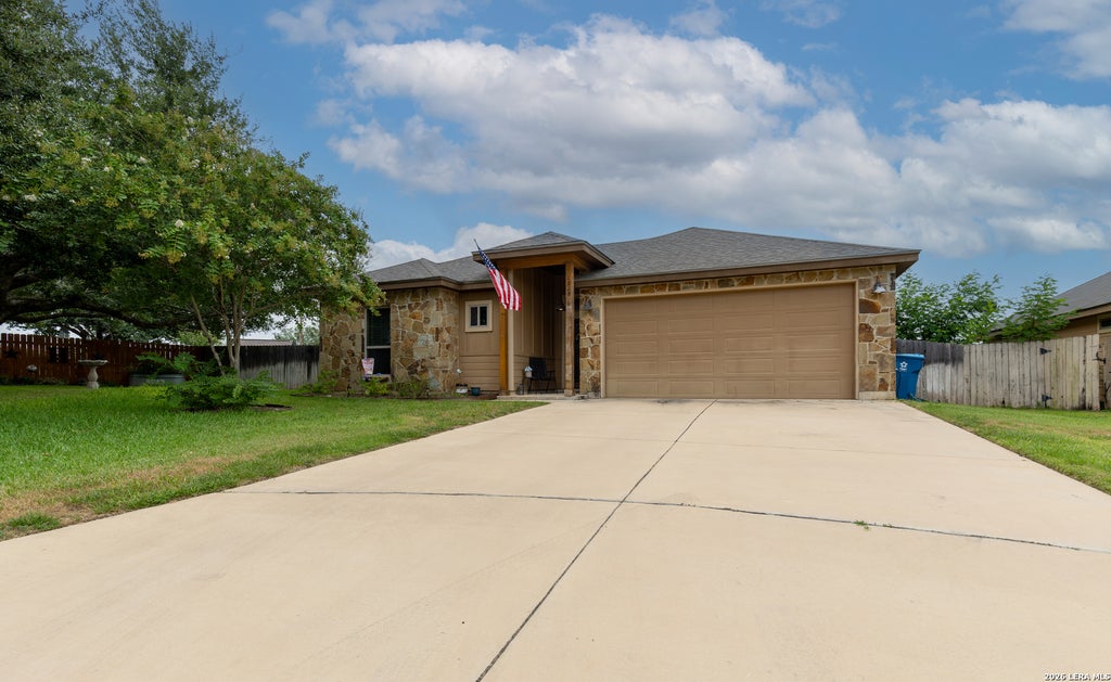 Photo of 1828 Wandering Trail, Pleasanton, TX 78064 (MLS # 2002130)