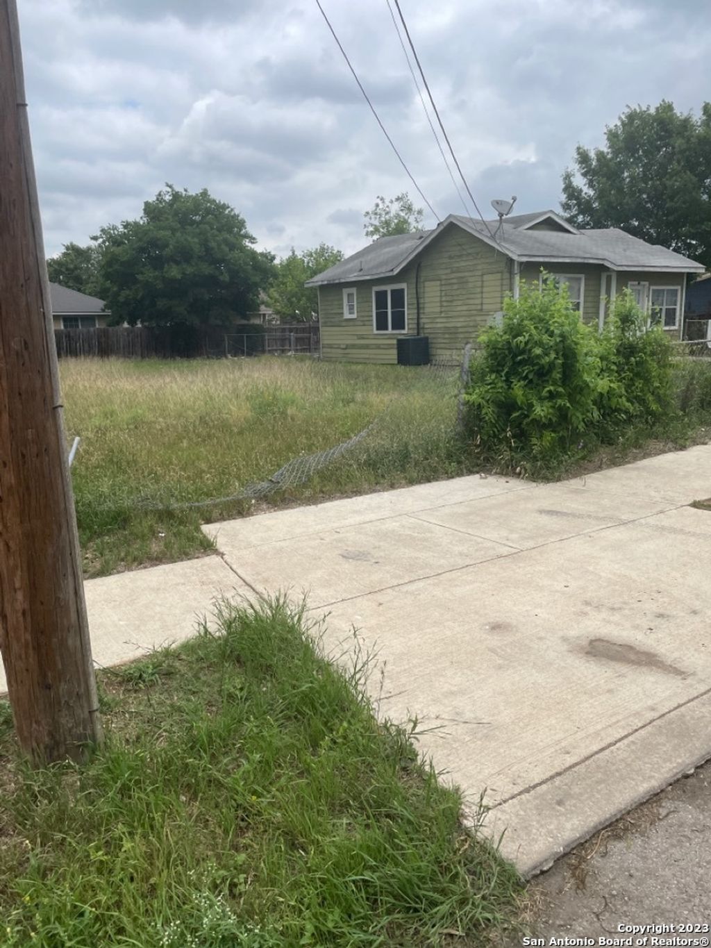 Photo of 225 W PETALUMA BLVD, San Antonio, TX 78221 (MLS # 1719503)