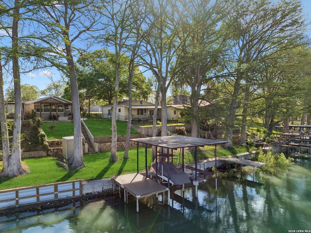 Photo of 230 Lee St, Seguin, TX 78155 (MLS # 1958319)