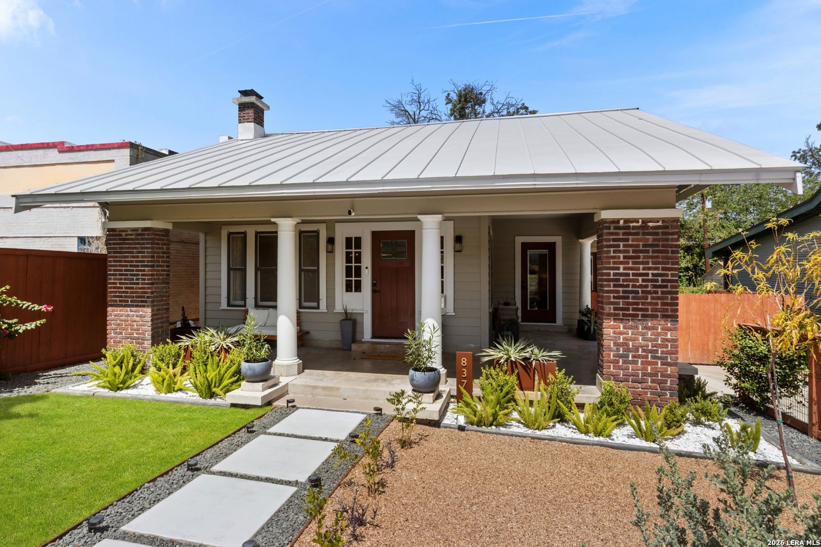 837 W Summit Ave