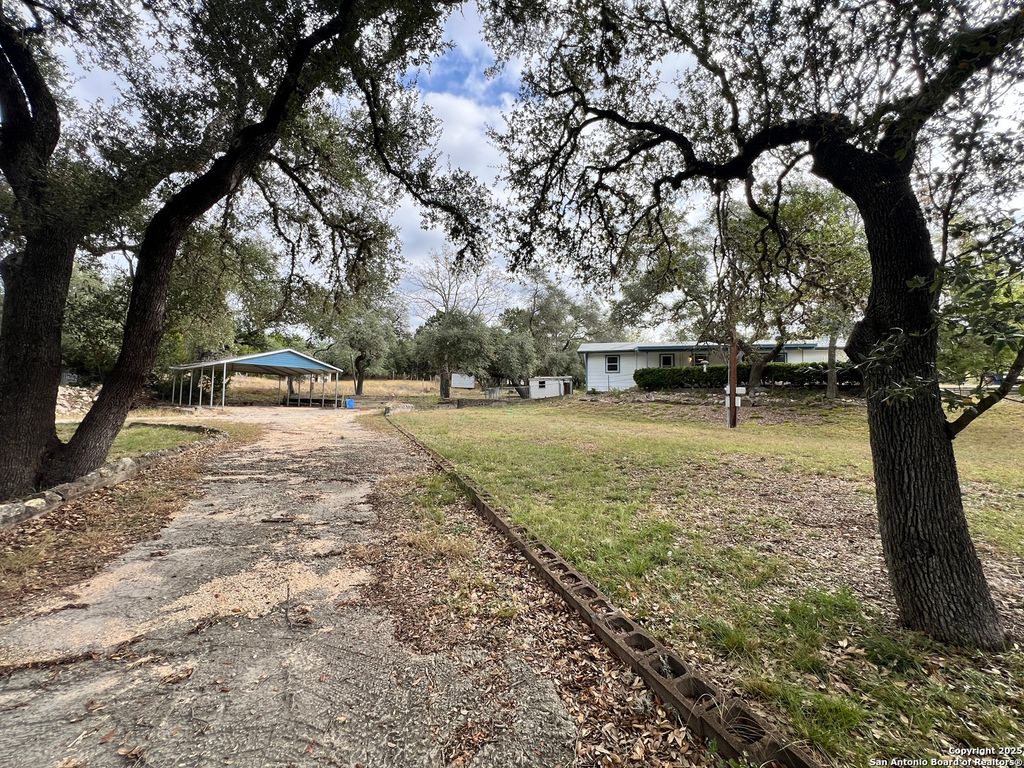 Photo of 333 Tamarack, Canyon Lake, TX 78133 (MLS # 1924712)